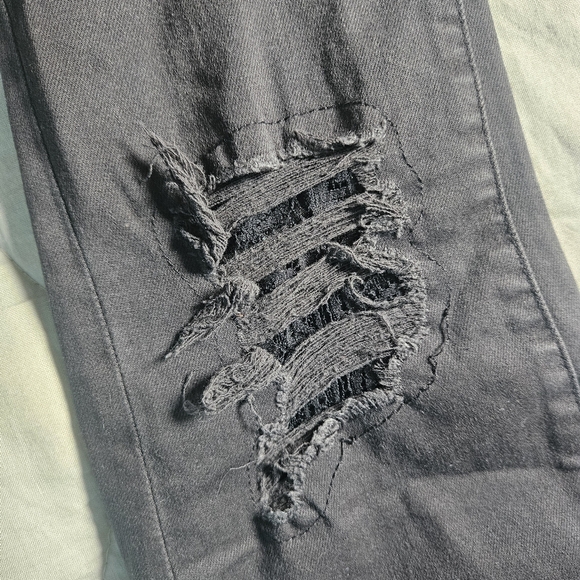 AMERICAN EAGLE Black Hi-Rise Jegging Lace Patched Distressed Size 0 NWT AE - Picture 9 of 13